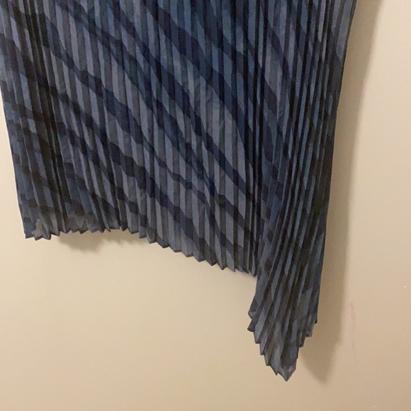 Top - Picture 2 of 6